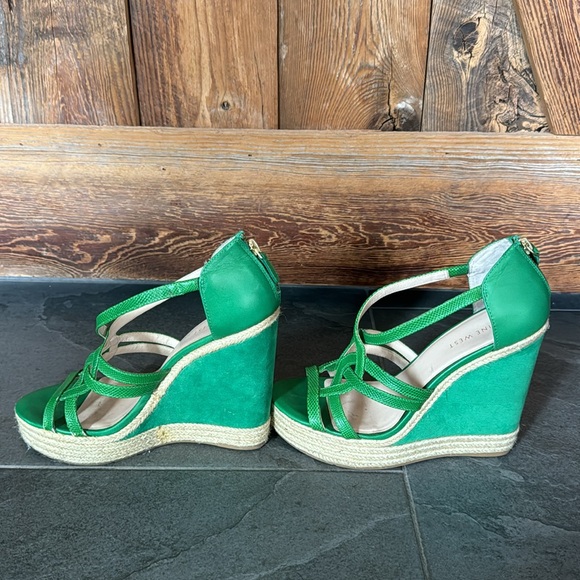 Nine West Green Platform Size 7.5- back platform 5”high- front platform 1”high - Picture 3 of 6